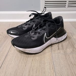 Sneakers.Nike renew.